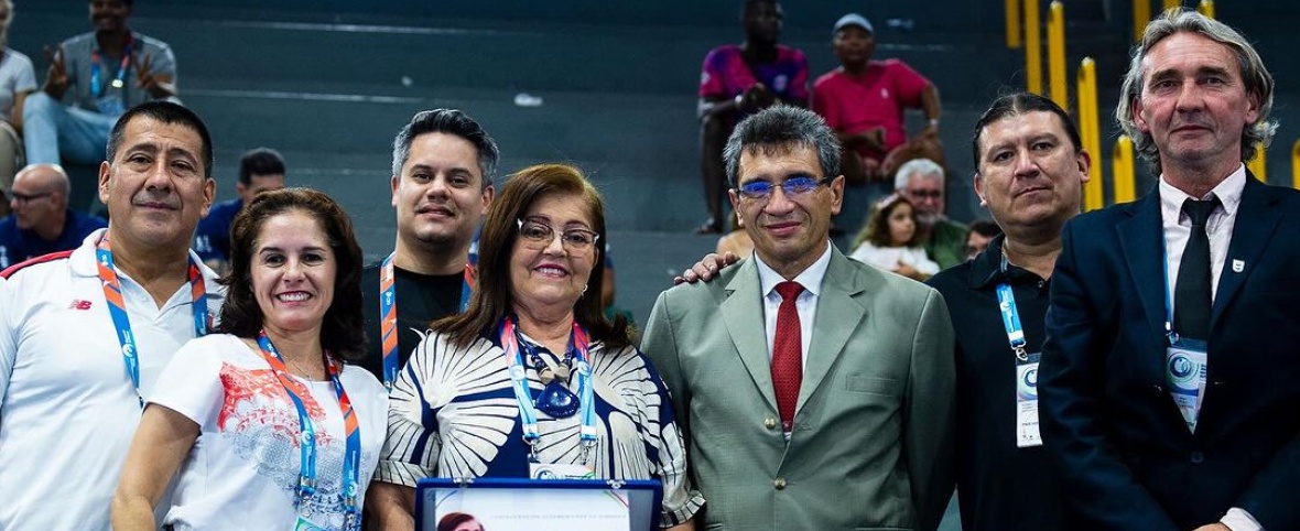 Luciene Resende recibe homenaje durante el Campeonato Sudamericano de Gimnasia en Brasil