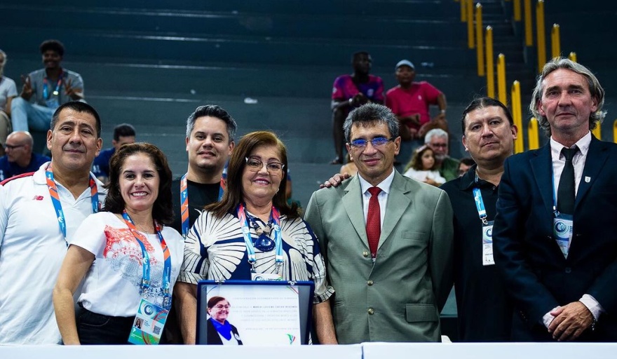 Luciene Resende recibe homenaje durante el Campeonato Sudamericano de Gimnasia en Brasil